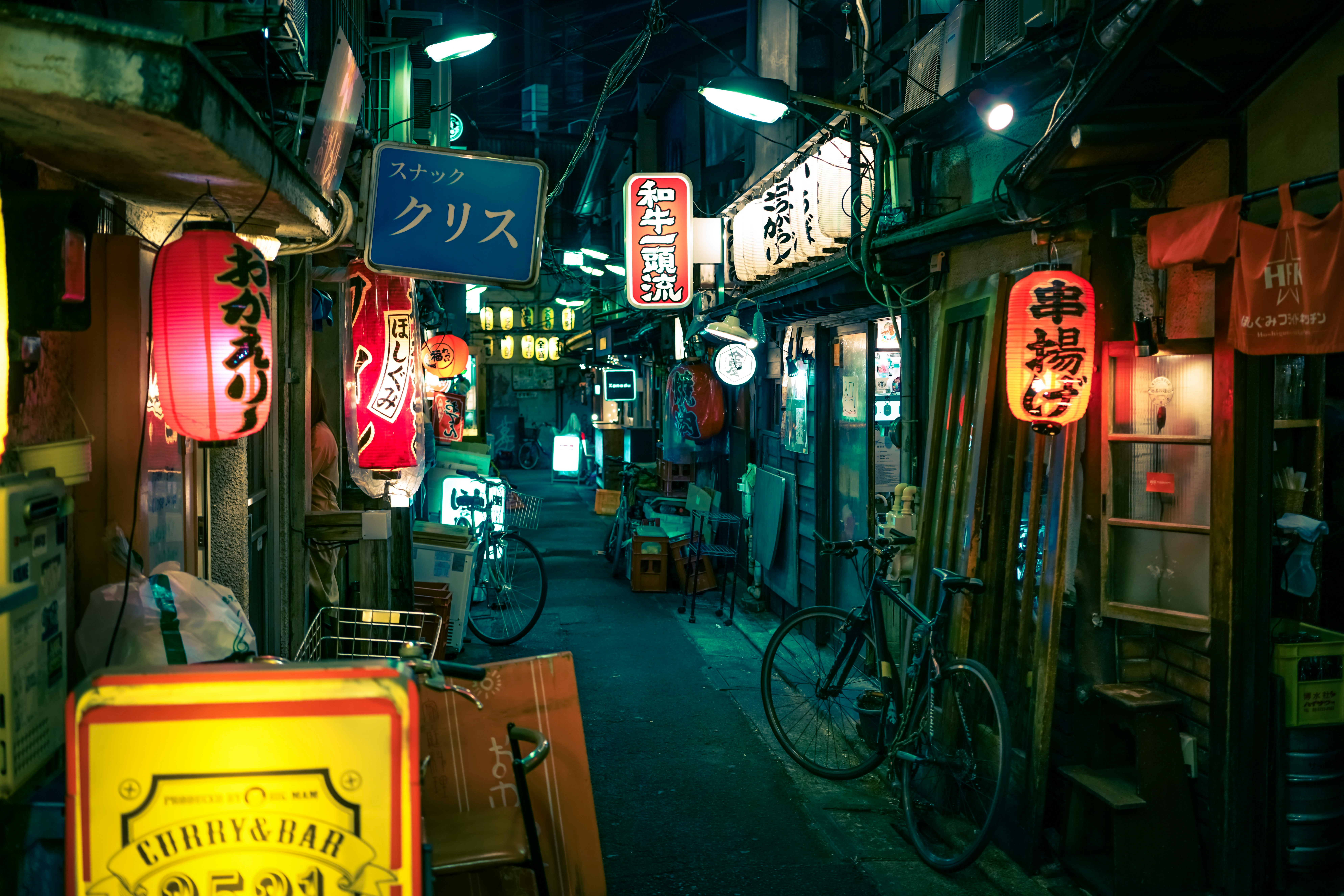 Tokyo Uncovered historians preparing for a small-group cultural walking tour in Tokyo